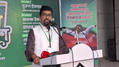 ফ্যামিলি কার্ডের প্রলোভন নয়, তরুণদের চাকরির অধিকার দিতে হবে