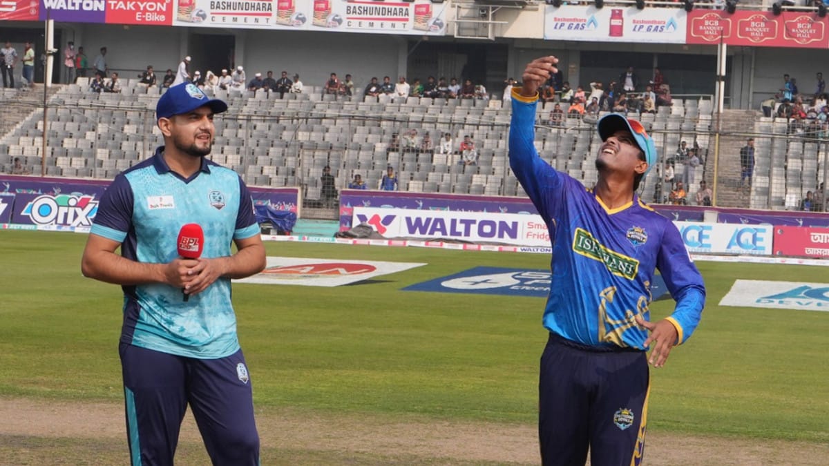 নাটকীয়তা শেষে বিপিএল শুরু, বাঁচা-মরার ম্যাচে ব্যাটিংয়ে নোয়াখালী
