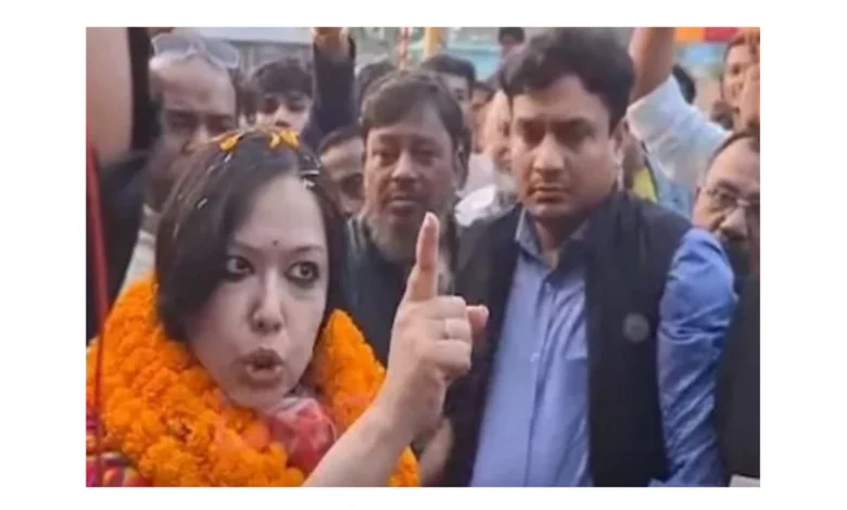 বৃদ্ধাঙ্গুলি দেখিয়ে ম্যাজিস্ট্রেটকে রুমিন ফারহানা বললেন, আপনাদের এইরকম দেখায়