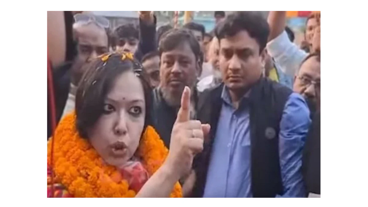 বৃদ্ধাঙ্গুলি দেখিয়ে ম্যাজিস্ট্রেটকে রুমিন ফারহানা বললেন, আপনাদের এইরকম দেখায়
