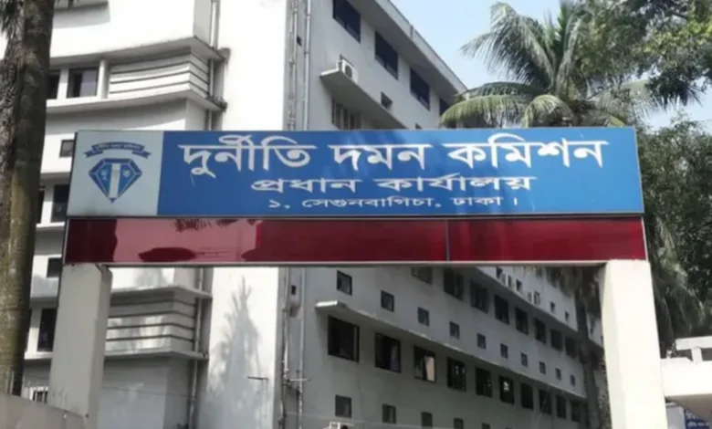২১ জনের বিরুদ্ধে দুদকের মামলা, মুক্তিযোদ্ধার সন্তান না হয়েও কোটায় ক্যাডার