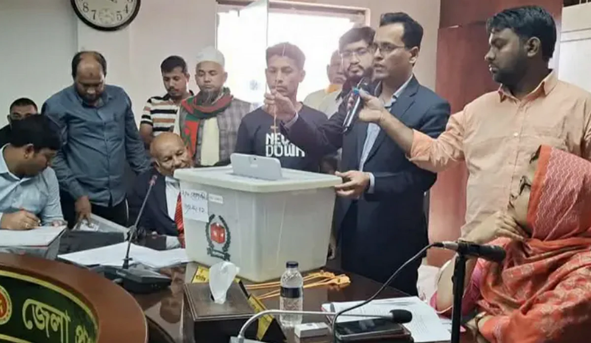 নোয়াখালীতে পোস্টাল ব্যালট বক্স সিলগালা; আজ থেকে জমা পড়বে ভোট
