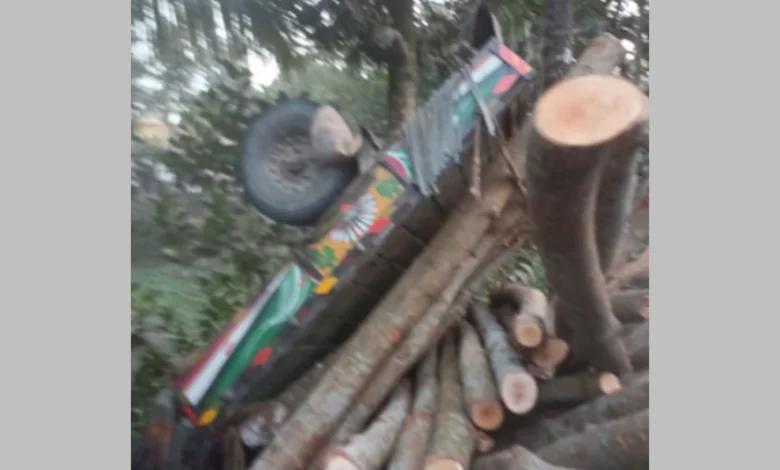 বোয়ালমারীতে ট্রাক–নসিমন সংঘর্ষে নিহত ১ আহত ২
