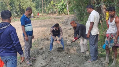 প্রবাসী সুমন কোম্পানির অর্থায়নে আধা কিলো রাস্তায় মাটি ভরাট করে মেরামত