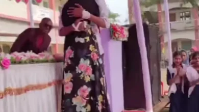 স্কুলের মঞ্চে ঘনিষ্ঠ পরিবেশনা অভিভাবকদের ক্ষোভ