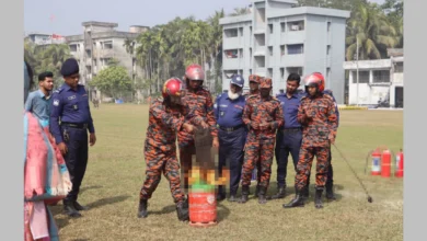 অগ্নিকাণ্ড মোকাবিলায় পিরোজপুর পুলিশ লাইন্সে বিশেষ মহড়া