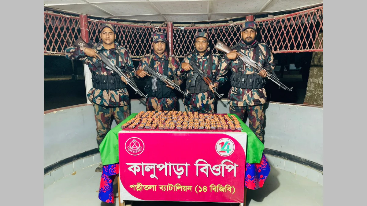 ১৪ বিজিবির অভিযানে সীমান্তে কঠোর নজরদারিতে বিপুল পরিমাণ  ট্যাপেন্টাডল ট্যাবলেট উদ্ধার