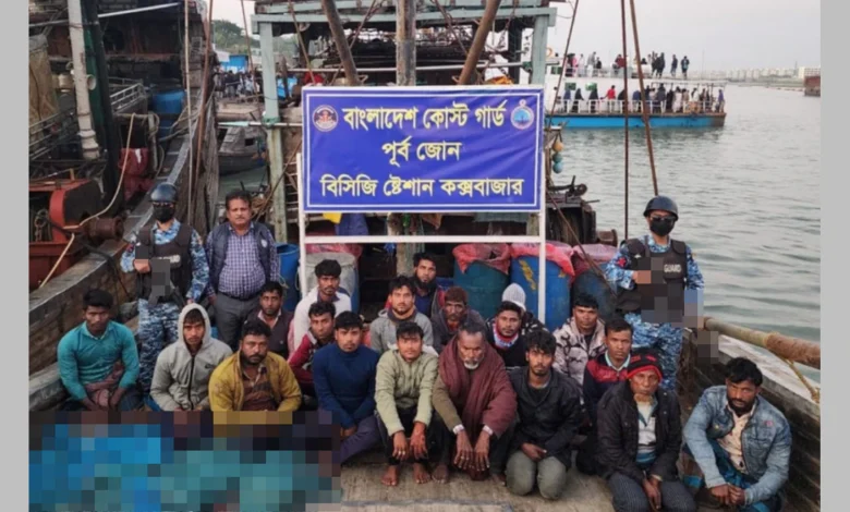 কক্সবাজারে ৩৪ জেলে আটক, দুই অবৈধ ট্রলিং বোট জব্দ