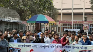 পুলিশ সাংবাদিক পেটানোর কর্মসূচিতে নেমেছিল