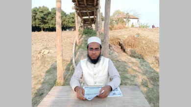 বাঁশের সাঁকোর নিচে বসে জাতীয় পার্টি প্রার্থীর নির্বাচনী ইশতেহার ঘোষণা