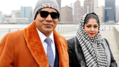 গুঞ্জন ছড়িয়ে পড়ে-এই সহশিল্পীকেই নাকি বিয়ে করেছেন মৌসুমী।