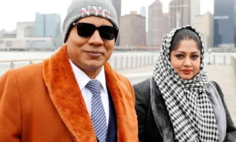 গুঞ্জন ছড়িয়ে পড়ে-এই সহশিল্পীকেই নাকি বিয়ে করেছেন মৌসুমী।