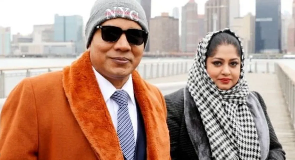 গুঞ্জন ছড়িয়ে পড়ে-এই সহশিল্পীকেই নাকি বিয়ে করেছেন মৌসুমী।