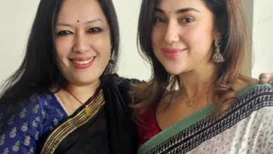 অপু বিশ্বাস নিজের ফেসবুক স্টোরিতে রুমিন ফারহানার সঙ্গে একটি ছবি শেয়ার করে তাকে অভিনন্দন জানিয়েছেন।