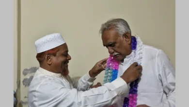 পরাজিত প্রতিদ্বন্দ্বীর বাড়িতে বিজয়ীর বেশে আবু সাঈদ চাঁদ