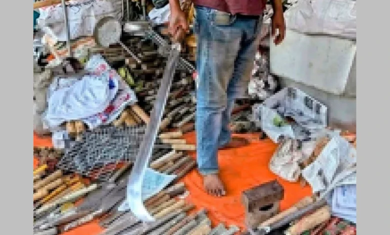 মহেশখালী আদিনাথ মেলায় দেশীয় ধারালো অস্ত্র বিক্রি: আইনশৃঙ্খলা ঝুঁকির আশঙ্কা