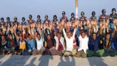 ধরে নিয়ে যাওয়া ৭৩ জেলেকে ফেরত দিল আরকান আর্মি