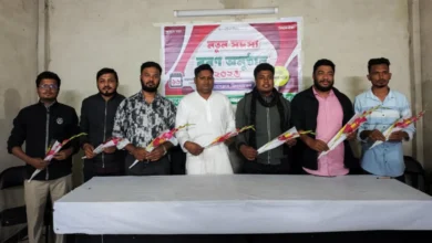 নতুন সদস্যদের ফুল ও কলম দিয়ে বরণ করল উখিয়া অনলাইন প্রেসক্লাব