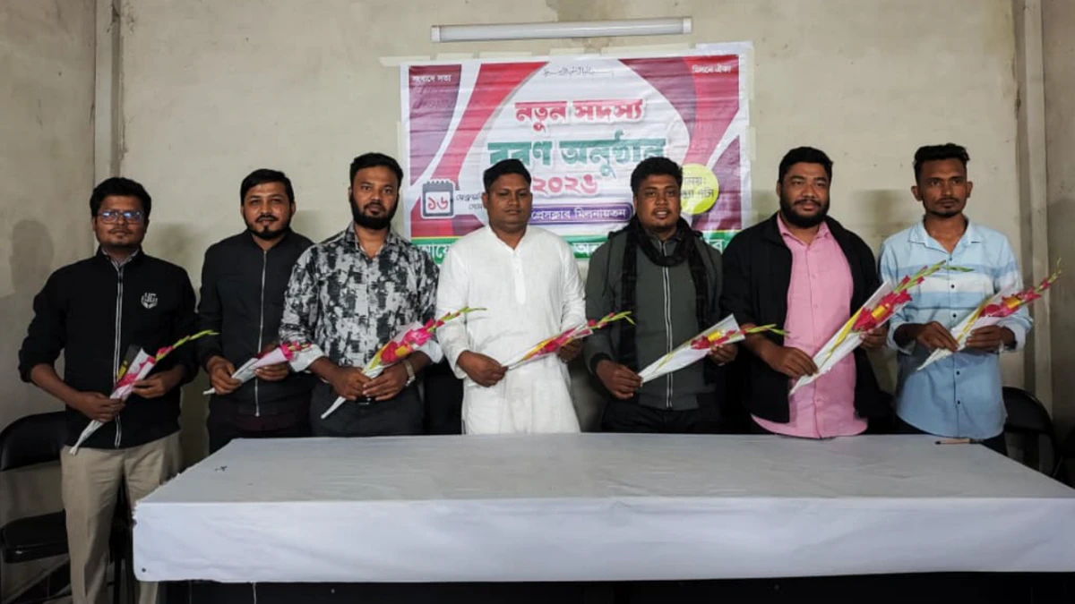 নতুন সদস্যদের ফুল ও কলম দিয়ে বরণ করল উখিয়া অনলাইন প্রেসক্লাব
