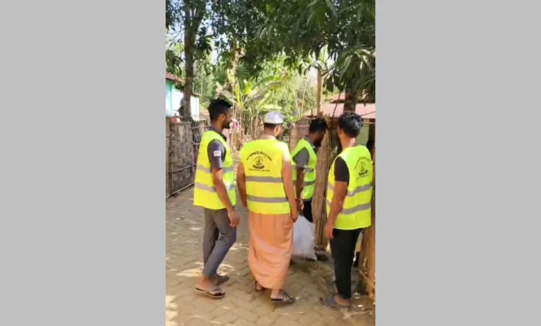 পবিত্র রমজান উপলক্ষে মধ্য বোয়ালখালী মানবিক যুব সমাজের ইফতার সামগ্রী বিতরণ