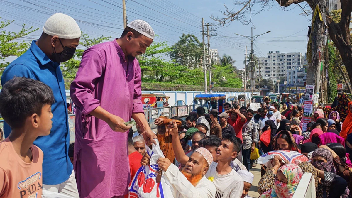 কুমিল্লায় টিসিবি পণ্য বিক্রিতে অনিয়মের অভিযোগ