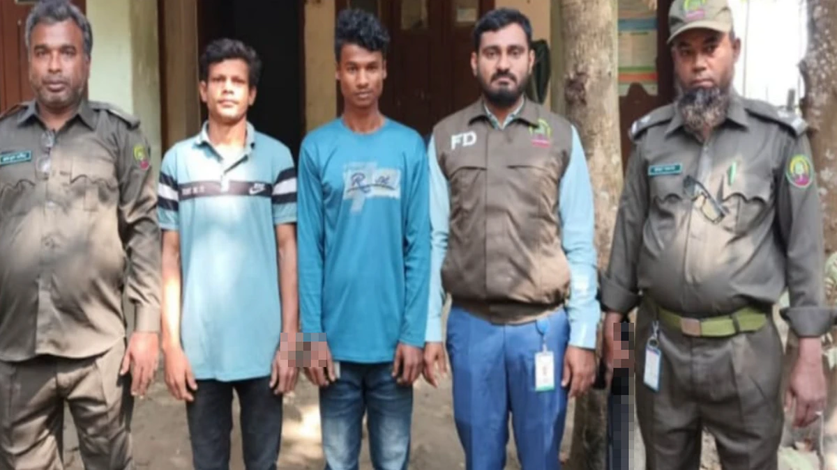 ঈদগাঁওয়ে বনবিভাগের অভিযানে দুই কাঠচোর গ্রেপ্তার-কর্তিত গাছ উদ্ধার