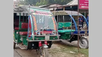 চোরাই ইজিবাইক কারখানায় পুলিশের অভিযান: ৬ জন আটক, নাম–পরিচয় অজ্ঞাত