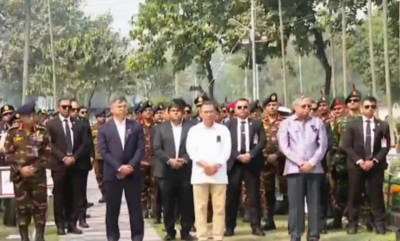 পিলখানা হত্যাকাণ্ডে শহীদদের কবরে রাষ্ট্রপতি ও প্রধানমন্ত্রীর শ্রদ্ধা