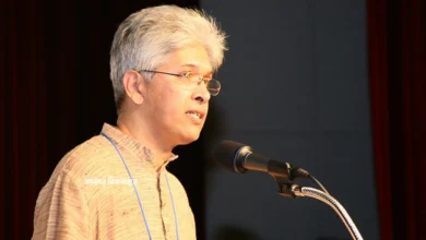 সাবেক উপদেষ্টা আদিলুর রহমানকে বিমানবন্দরে হয়রানির অভিযোগ