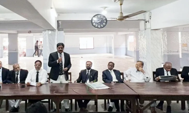 যশোরে আদালত বর্জনের সিদ্ধান্ত আইনজীবীদের