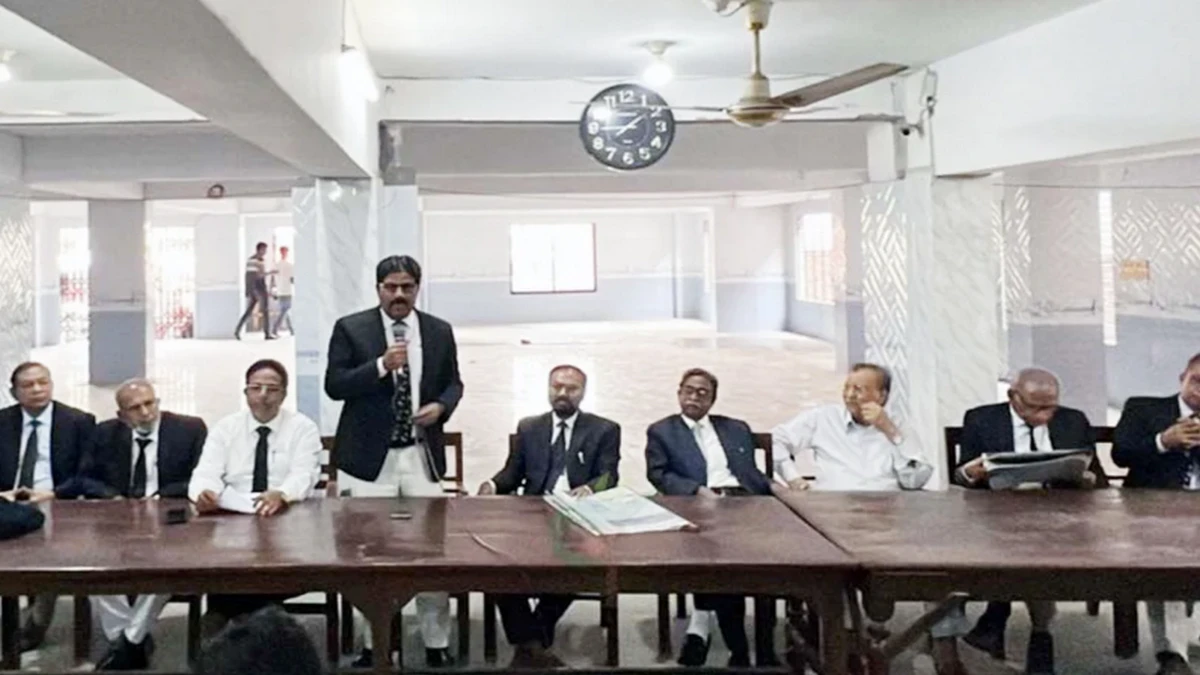যশোরে আদালত বর্জনের সিদ্ধান্ত আইনজীবীদের