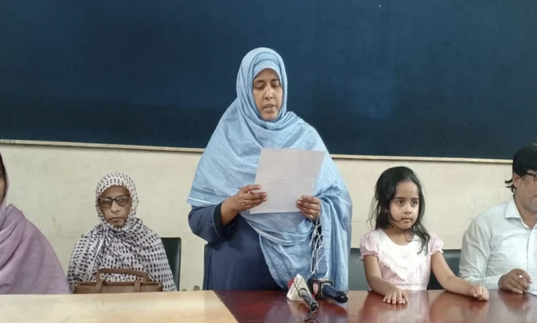 যশোরে অপহৃত ব্যবসায়ীকে উদ্ধারের দাবিতে পরিবারের সংবাদ সম্মেলন