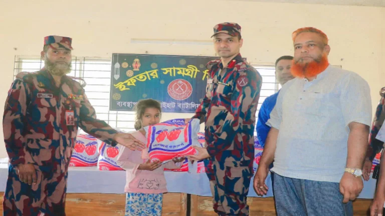 রমজান উপলক্ষে সাজেকে শতাধিক অসহায় পরিবারের মাঝে বিজিবির ইফতার সামগ্রী বিতরণ