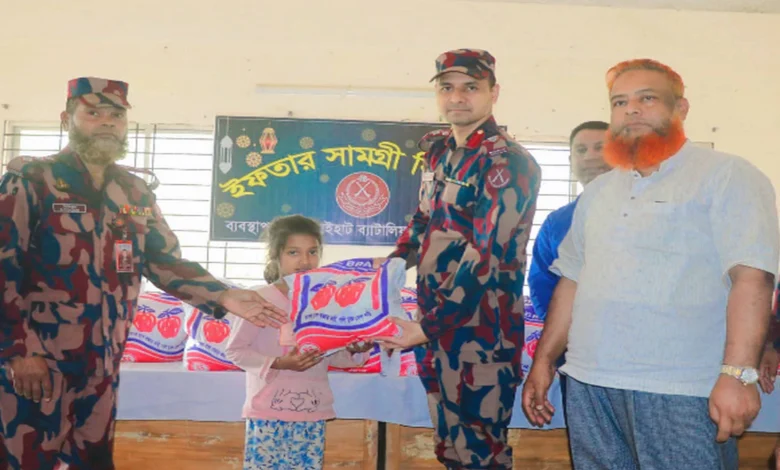 রমজান উপলক্ষে সাজেকে শতাধিক অসহায় পরিবারের মাঝে বিজিবির ইফতার সামগ্রী বিতরণ