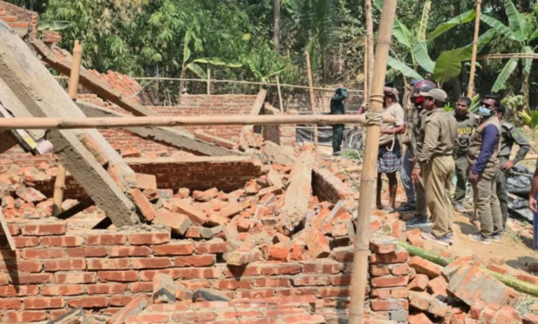কক্সবাজারের সংরক্ষিত বনভূমিতে নির্মাণাধীন দালান উচ্ছেদ