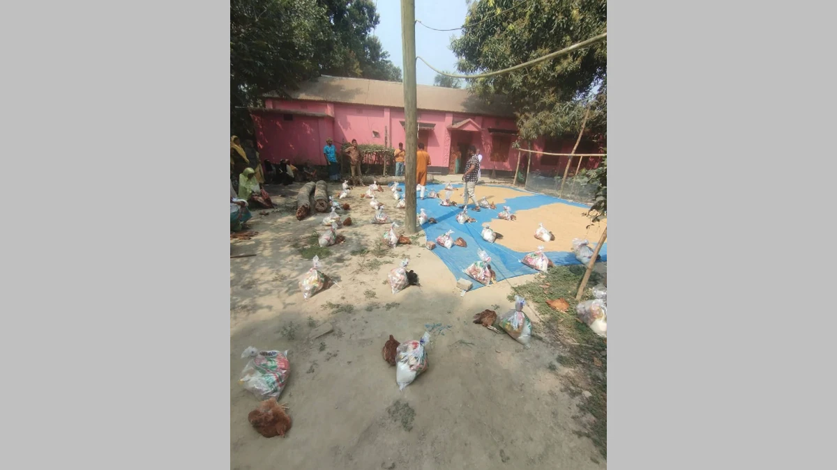 সলঙ্গা ডাক্তার এবং মেডিকেল স্টুডেন্ট সোসাইটির উদ্যোগে ঈদ সামগ্রী বিতরণ