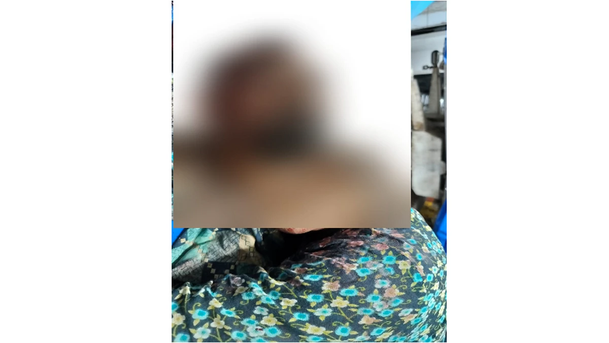 যশোরে বাড়িতে ঢোকা নিয়ে বিরোধ মাদকাসক্ত যুবকের লাঠির আঘাতে মামি-শাশুড়ি গুরুতর আহত