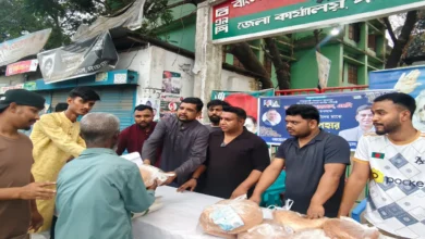 পঞ্চগড়ে যুবদল,ছাত্রদলের উদ্যোগে ফরহাদ আজাদের জন্মদিনে পথচারীরদের মাঝে ঈদ উপহার বিতরণ।
