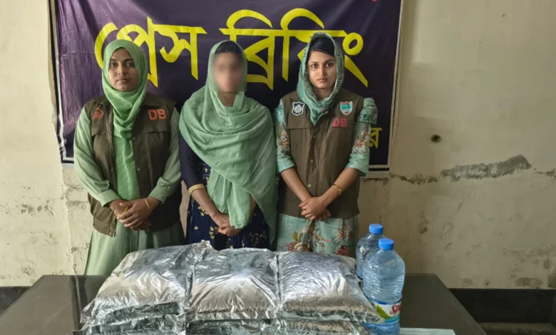 যশোরে বিপুল পরিমাণ আইসের কাঁচামালসহ নারী গ্রেপ্তার