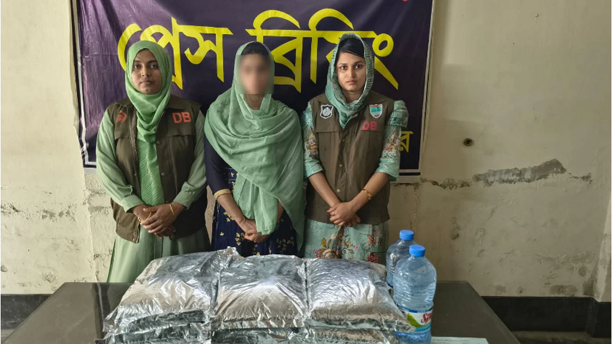 যশোরে বিপুল পরিমাণ আইসের কাঁচামালসহ নারী গ্রেপ্তার