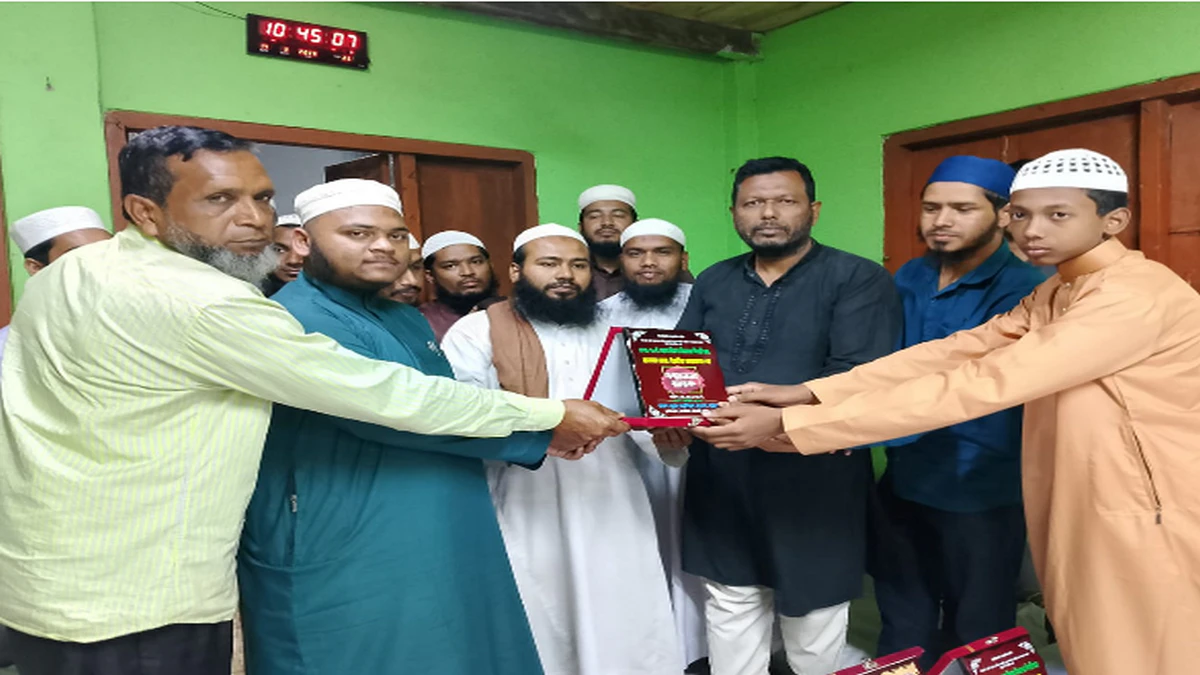 বাঘাইছড়িতে দারুস সুন্নাহ মাদ্রাসার হিফজ বিভাগের বিদায়ী ছাত্রদের সম্মাননা প্রদান