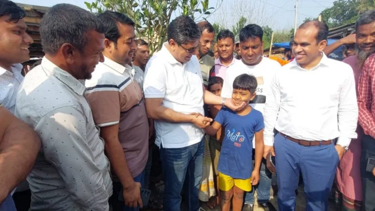 ছোট্ট শিশুর ইচ্ছে পূরণ করলেন প্রতিমন্ত্রী মীর শাহে আলম