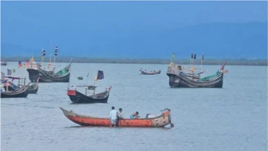 নাফ নদী থেকে ৪ জেলেকে ধরে নিয়ে গেছে আরাকান আর্মি
