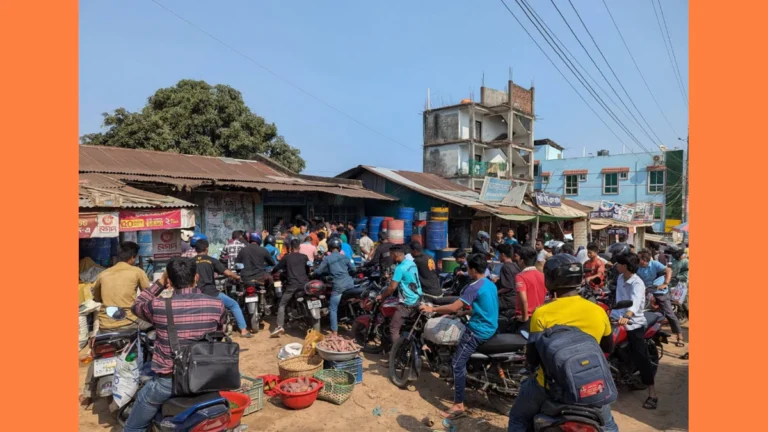 দীঘিনালায় তেল সংকট চরমে, পাম্পে ‘তেল নেই’ স্টিকার—দুর্ভোগে চালক ও পর্যটক