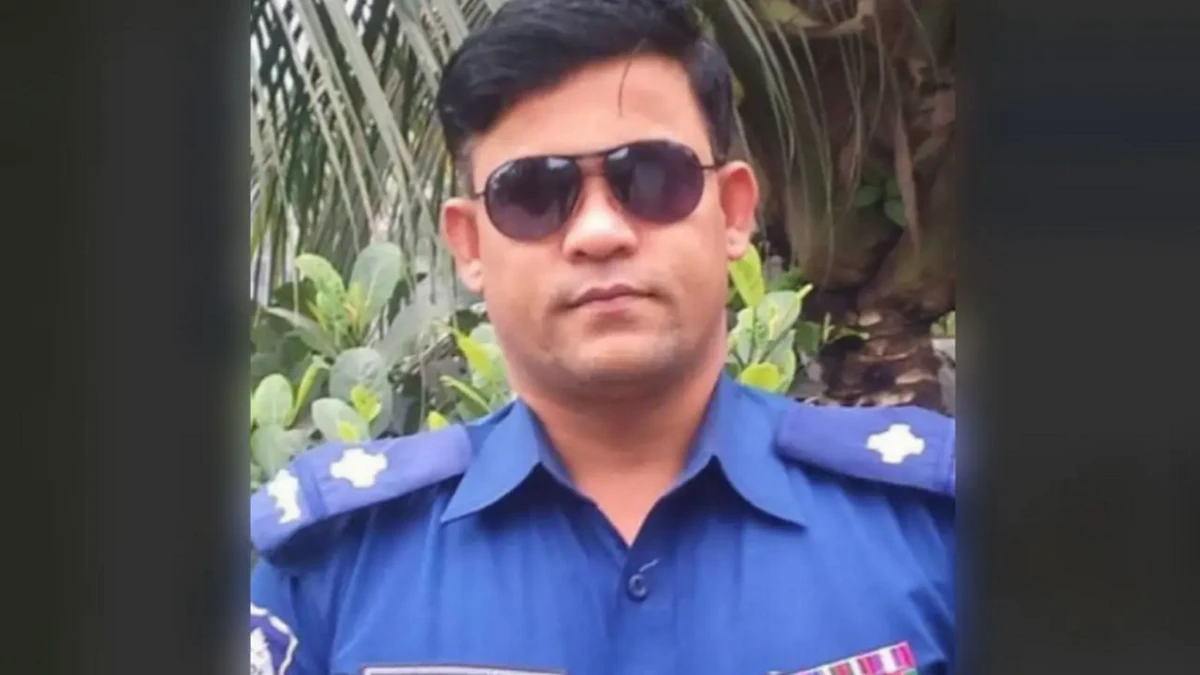 যুবলীগ কর্মীকে ধরতে গিয়ে মাটিতে লুটিয়ে পড়েন পুলিশ কর্মকর্তা, হাসপাতালে নেওয়ার পর মৃত্যু