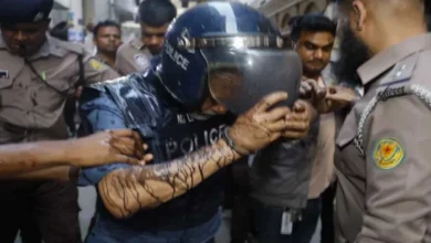 মাসুদ উদ্দিন চৌধুরীর ওপর ময়লা পানি নিক্ষেপ