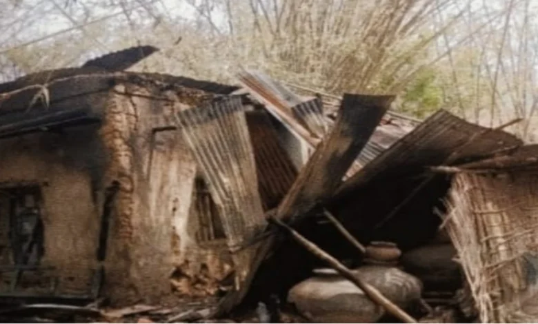 বগুড়ায় স্বেচ্ছাসেবক লীগ নেতার পরিত্যক্ত বাড়িতে আগুন,ক্ষয়ক্ষতি দেড় লক্ষাধিক টাকা।