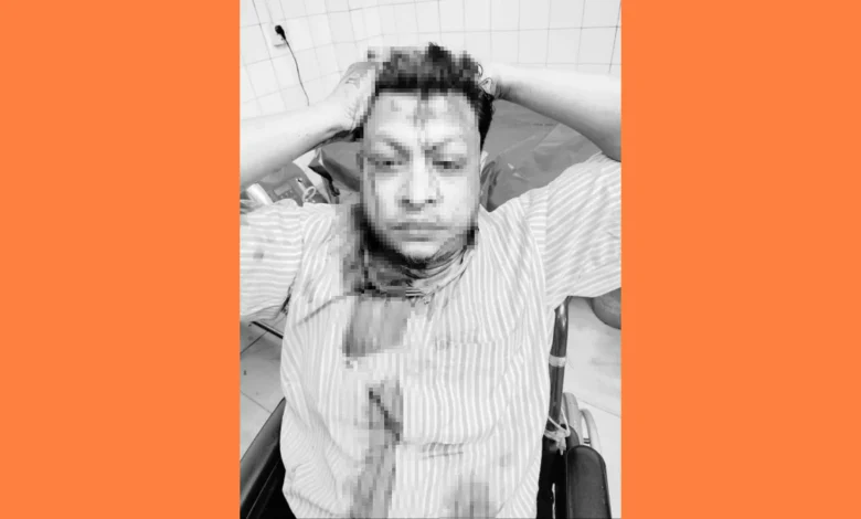 গ্রাম্য ডাক্তারকে কুপিয়ে নগদ টাকা ও মোবাইল ছিনতাই