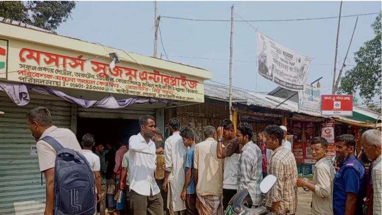 লংগদুতে জ্বালানি তেলের তীব্র সংকট পাম্পগুলোতে দীর্ঘ লাইন ভোগান্তিতে চালক ও কৃষকরা