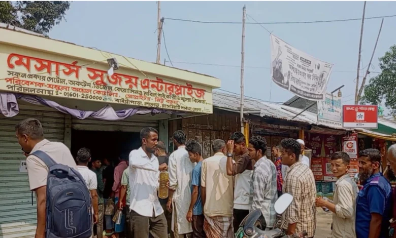 লংগদুতে জ্বালানি তেলের তীব্র সংকট পাম্পগুলোতে দীর্ঘ লাইন ভোগান্তিতে চালক ও কৃষকরা